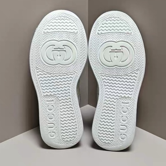 Authentic Gucci Women's Cream Sneakers - Picture 5 of 6